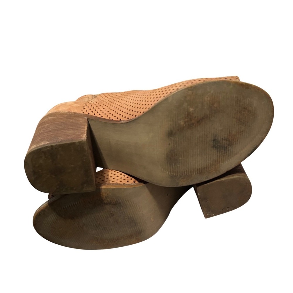 Steve Madden Tan Perforated Leather Peep Toe Block Heel Booties V-Cut Ankle Boot - Picture 8 of 8